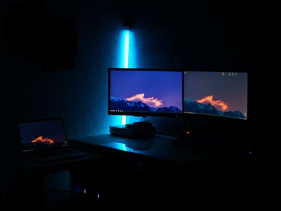 Computer. Giornate, settimane, mesi, anni interi passati davanti ad un monitor a scrivere, parlare, discutere, organizzare, lavorare…