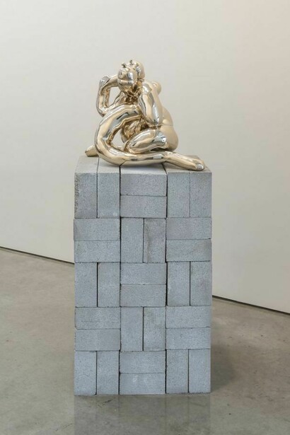 Sarah Lucas, Nahuiolin, 2013, Cast Bronze, 19 x 25 x 16 inches (48.3 x 63.5 x 40.6 cm), Photo: David Regen, Copyright Sarah Lucas, Courtesy Gladstone Gallery, New York and Brussels