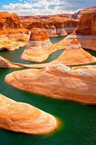 Depósito natural de agua en el desierto