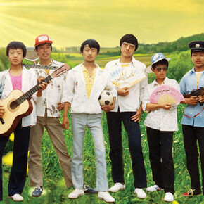 Zhang Xiao,
Relatives No. 4,
2014,
Archival pigment print or Lightbox,
120 x 180 cm (Ed. of 3 + AP),
60 x 90 cm (Ed. of 5 + AP)