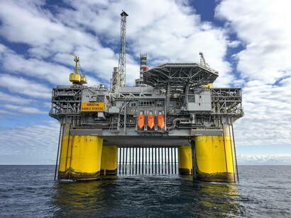 An offshore oil rig extracting pressure resources in the middle of the Atlantic Ocean