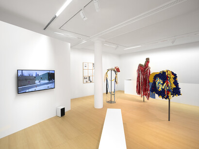 Mohamed Bourouissa, Hustling, 2015, Installation, techniques mixtes / Installation, mixed media, Dimensions variables / Variable dimensions. Costumes des chevaux par Anthony Campuzano et Kate Abercrombie en collaboration avec Mohamed Bourouissa / Horse costumes by Anthony Campuzano and Kate Abercrombie in collaboration with Mohamed Bourouissa. Horse day, 2015, Diptyque. Vidéo / Diptych. Video 13 min 28 sec. Sans titre, 2015 Installation de dessins sur papier / Installation of drawings on paper, 45 x 37 cm, Vue de l’exposition / View of the exhibition « Hustling », kamel mennour, Paris, 2015 © Mohamed Bourouissa. Photo: Julie Joubert, Courtesy the artist and kamel mennour, Paris