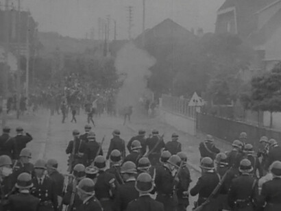 Se arrancaban los adoquines no solo para resistir a la policía, sino para descubrir la playa