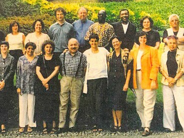 Grupo de amigos del doctor Ybarra Frausto (al centro de la foto con camisa a cuadros) Cortesía de Teorética