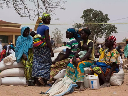 El alto índice de crecimiento poblacional en Burkina Faso, junto con la aridez de su suelo, son factores que influyen en forma relevante en su índice de pobreza