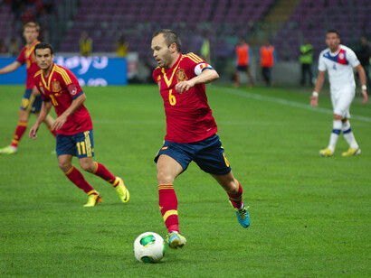 Espagne contre Chili, Genève, Andrés Iniesta, 10 septembre 2013. Photo de Clément Bucco-Lechat