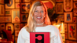 Elisabetta Dotto holding her third book