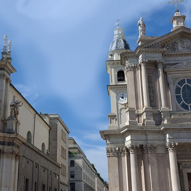 Oía caer mis pisadas sobre las piedras redondas con que estaban empedradas las calles. La iglesia San Carlo, Torino, Italia