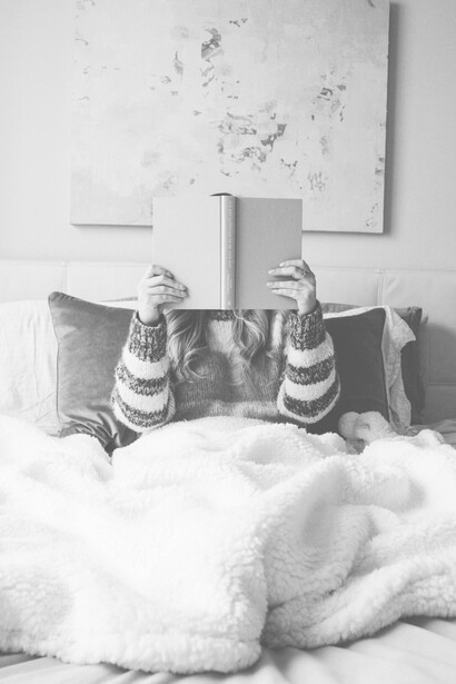 Leggere un libro comodamente a letto