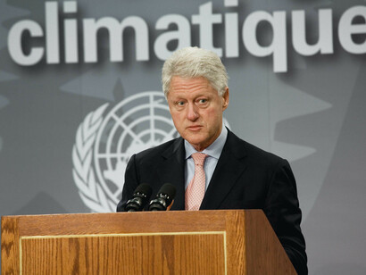 Joel Sternfeld, William J. Clinton, former president, United States, 2005 (negatives), printed 2021. Courtesy of Georgia Museum of Art