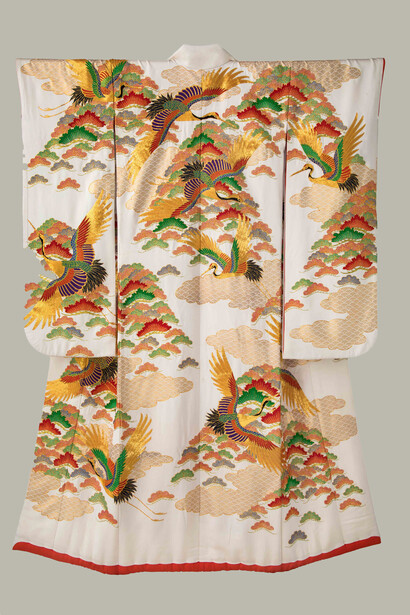 Uchikake with old pines in five colors and flying cranes for singer Momoe Yamaguchi © Pola Orbis Holdings, Inc.