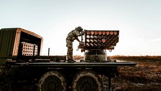 El complejo militar industrial se sostiene sobre la base de complejas relaciones entre la guerra, la política, la economía y la psicología humana