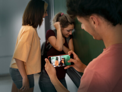 Ciberbullying. Se num primeiro momento a Internet era sinónimo de liberdade, a sua crescente utilização colocou-nos a necessidade de estabelecer limites à liberdade de expressão, ou mais especificamente, de combater o que a ameaça