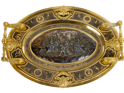 Bandeja damasquinada y repujada realizada en el Taller Artístico de la Fábrica de Armas de Toledo - Año 1801