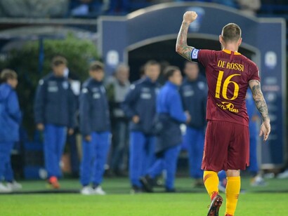 Daniele De Rossi saluta il pubblico