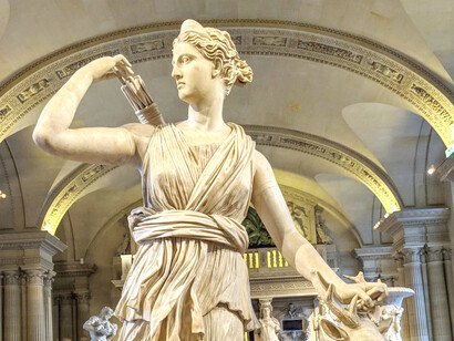 Escultura de Artemisa, diosa de la caza