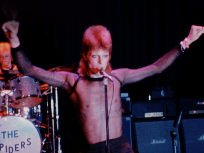 David Bowie. Questo era il David Bowie al picco assoluto di perfezione sia musicale che visiva