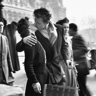 Le baiser de l’Hôtel de Ville, Paris 1950 © Robert Doisneau
