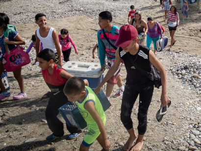 Bambini in spiaggia a Caracas