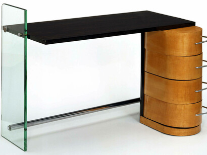 Desk, Denham Maclaren, about 1929, England. Museum no. W.20-1979. © Victoria and Albert Museum, London