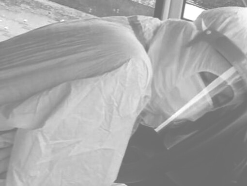 L'infermiera del 118 stremata sul volante dell'ambulanza