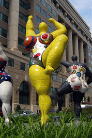 Three Graces, Niki de Saint Phalle