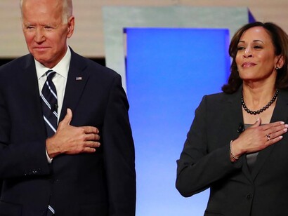 Joe Biden au côté de Kamala Harris qui devrait être sa colistière pour la campagne 2024 © Elizabeth Frantz /Reuters 