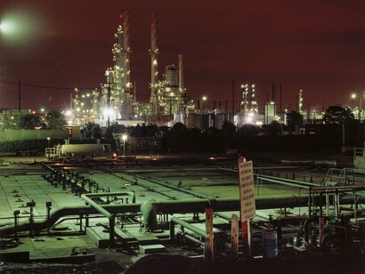Twilight in the Wilderness standard Oil Company of California, el segundo, California, 1983, © David T. Hanson, from Wilderness to Wasteland (Taverner Press, 2016)
