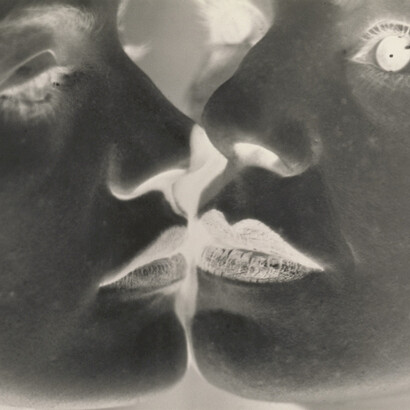 Man Ray
Le baiser (Lee Miller)
1930 (c.1980)
Collezione privata, Courtesy Fondazione Marconi, Milano © Man Ray 2015 Trust / ADAGP – SIAE – 2022
