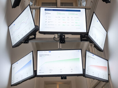 Tania Bruguera, Accelerated free fall (AFF) [Caída libre acelerada], vista de exhibición. Cortesía del proyectoamil