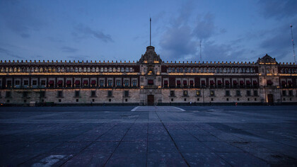 Vista frontal del Palacio Nacional de México, ubicado en el Centro Histórico de la Ciudad de México