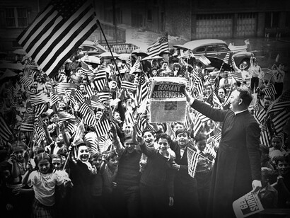 Ciudadanos estadounidenses celebran el fin de la Segunda Guerra Mundial en Nueva York, EE.UU.