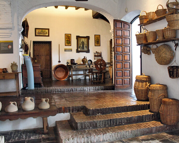 Comedor rural, Exhibition view. Courtesy of Museo Unicaja de Artes y Costumbres Populares