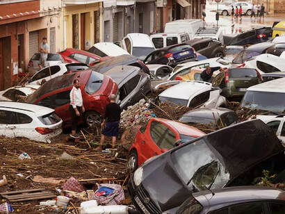En todas esas charlas hay dos temas recurrentes: la secuencia de conflictos bélicos que están azotando al mundo y el calentamiento global con sus consecuencias más que evidentes. Región valenciana, España