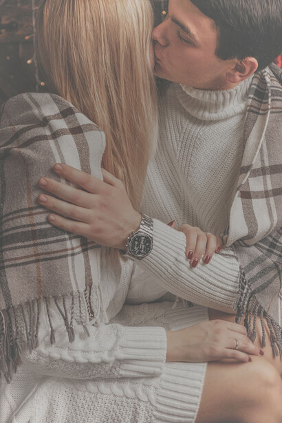 Bacio. L’afferrai con tutta la forza e la baciai mentre era ancora in lacrime. Lo feci per tenerla lì, come se incollare le labbra di due persone servisse per tenerle unite