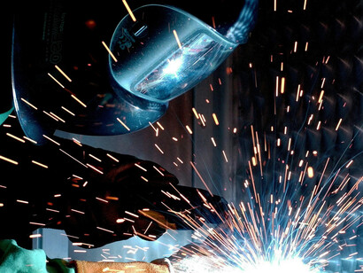 O Brasil enfrenta desafios na implementação da indústria 4.0, necessitando de apoio governamental e industrial para promover essa revolução tecnológica