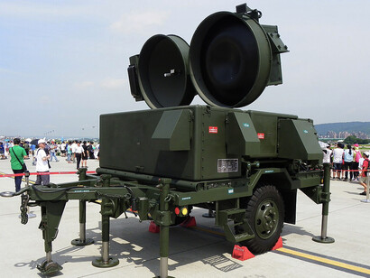 During the open house event at Songshan Air Force Base on August 13, 2011, the high-power tracking radar of the Eagle air defense missile system was displayed