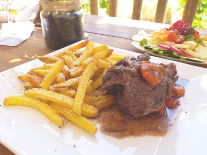 Cordero al jugo con papas trufadas, Barako Restaurant en Valle de Elqui, Chile
