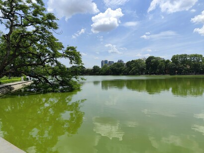 Hoàn Kiếm Lake, where myth, history, and daily life flow together in the heart of the city © Photo by Daniel Gauss