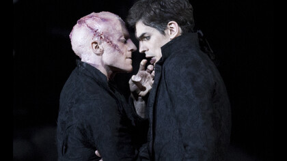 Frankenstein. Steven McRae è la Creatura e Federico-Bonelli è Victor Frankenstein © ROH-2016, Photo di Andrej Uspenski