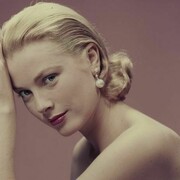 Grace Kelly 1955 for Cosmopolitan ©The Estate
of Erwin Blumenfeld