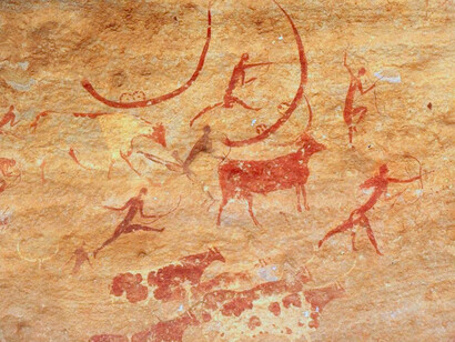 Dibujos de hombres primitivos que se encuentran en las Cuevas de Cantabria