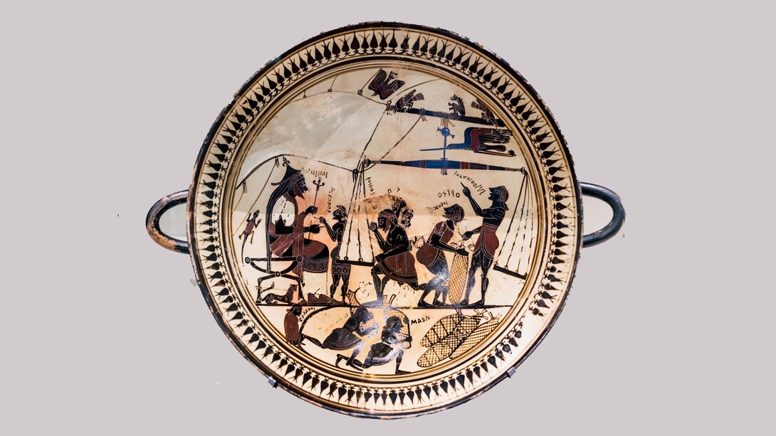 "Coppa di Arcesilao", Arcesilao che supervisiona il commercio di silfio, Kilyx, ca. 565-560 a.C.