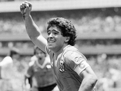 Diego Armando Maradona​ ​ fue un futbolista y entrenador argentino. Uno de los mejores jugadores de la historia