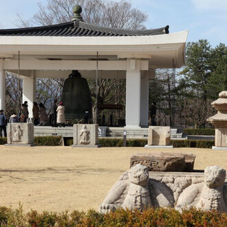 Outdoor exhibition, exhibition view. Courtesy of Gyeongju National Museum