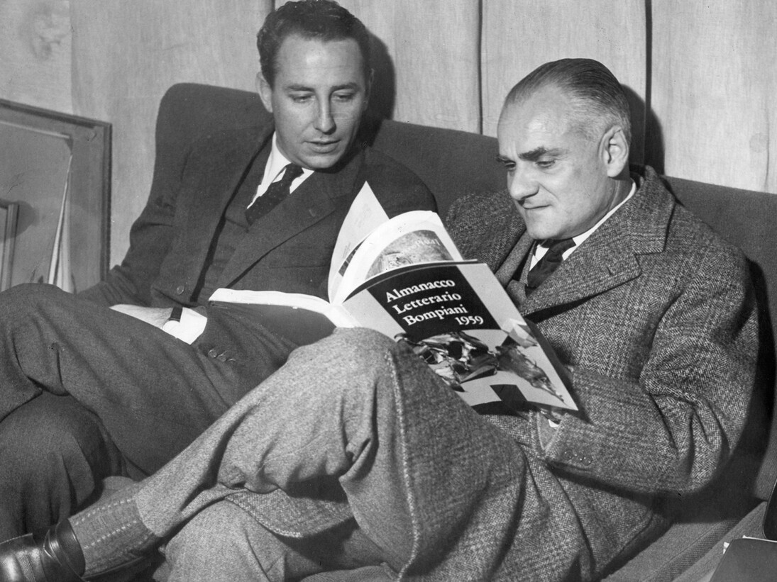 Fabio Mauri shows Alberto Moravia to the new Almanac Literary Bompiani, 1959, Rome