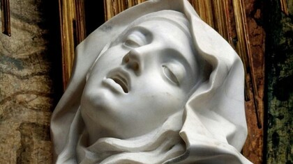 Particolare di L'Estasi di Santa Teresa. Un Barocco eterno, senza tempo e che appare puro e totale eccesso dell’umano verso l’assoluto che irrompe nel tempo e nel corpo