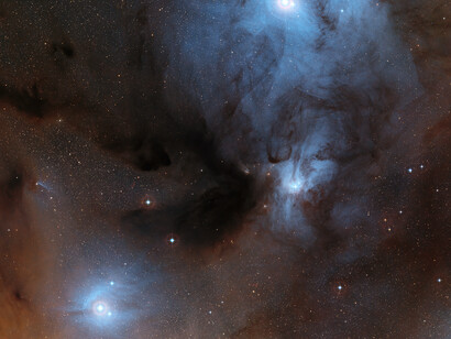Nebulosa nel neonato sistema stellare IRAS