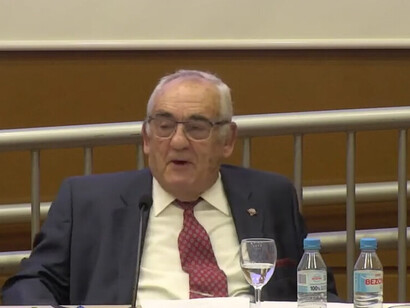 "Verbo sobre hechos silenciados  
degenerando conciencias  
Pretendiendo regatear memoria".      
Recital de poesía de Alfredo Gómez Gil, 15/11/2021 | Sede universitaria, Ciudad de Alicante, España