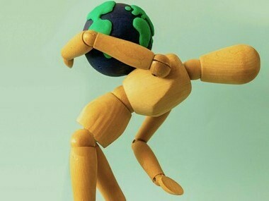 Uma estratégia global de impacto começa com uma premissa clara: capital é um mecanismo de coordenação. Ele molda comportamentos, define prioridades e estabelece o ritmo da organização. Quando mal estruturado, o capital distorce incentivos, gera extração de valor de curto prazo e compromete a confiança de longo prazo